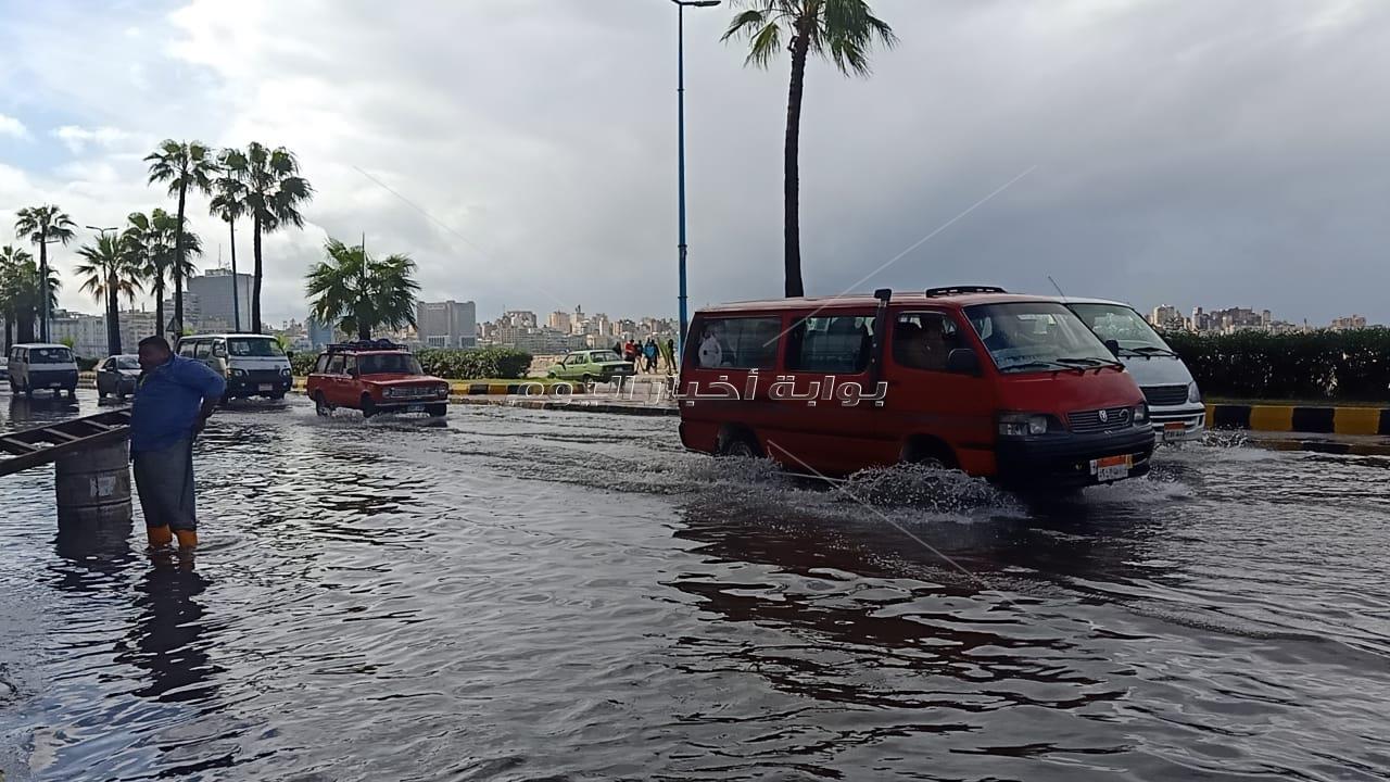 أمطار مستمرة.. 12 صور ترصد موجة الطقس السيئ في الإسكندرية 