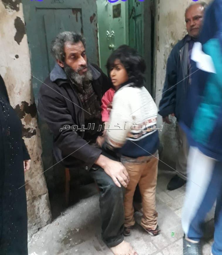  إنقاذ أب وطفل في انهيار سلم عقار بالإسكندرية بسبب الأمطار 