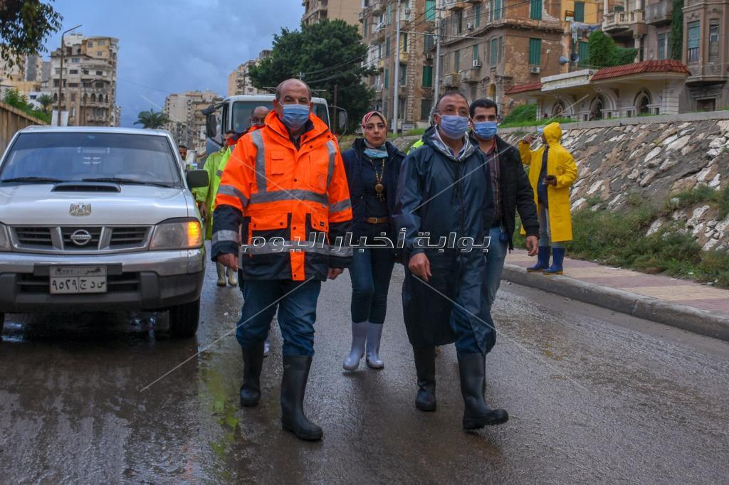 محافظ الإسكندرية يتفقد الميادين والأنفاق لتصريف مياه الأمطار  