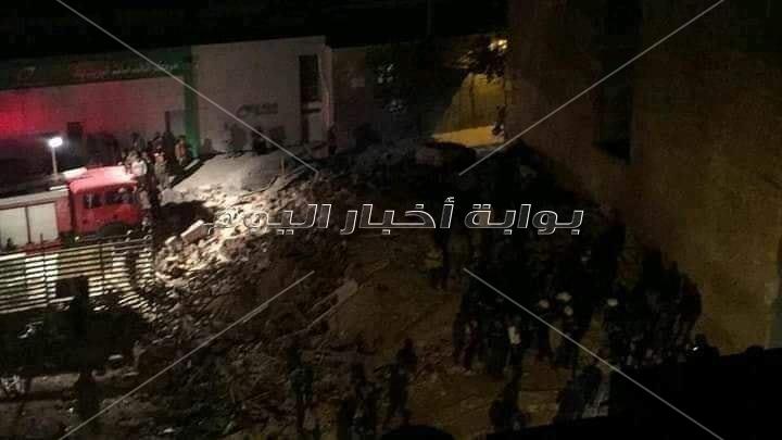 انهيار عقار من 4 طوابق وسط الإسكندرية.. ومصدر: جار رفع الأنقاض بحثا عن مصابين