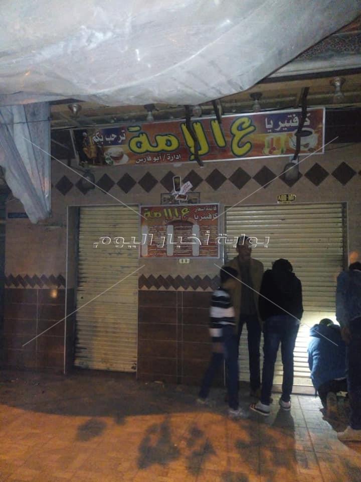 تشميع 25 محلا ومقهى في الإسكندرية لمخالفتها مواعيد الغلق 