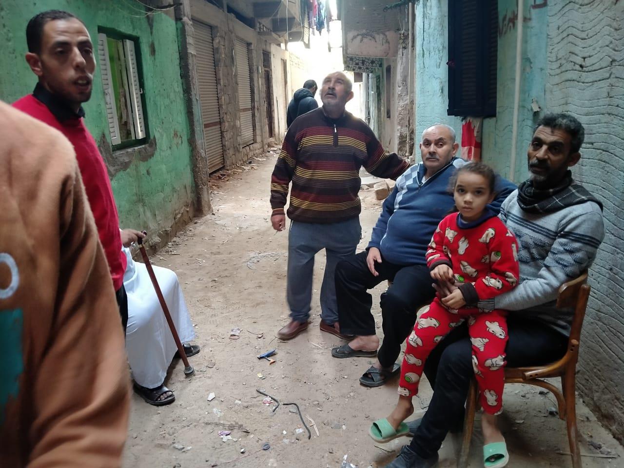 سكان عقار الدخيلة لمحافظ الإسكندرية: "أصبحنا في الشارع بلا مأوى" 