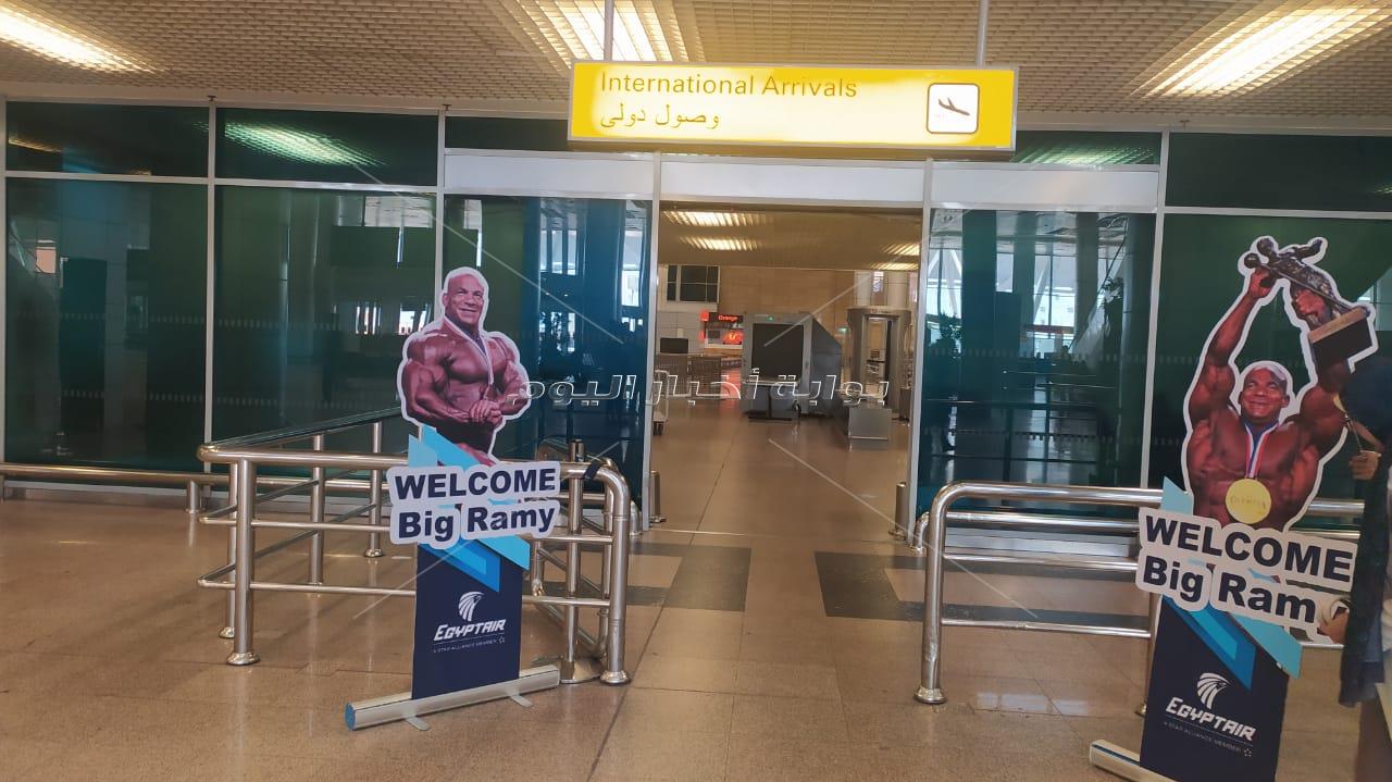 ألبوم استعدادات لإستقبال بيج رامي بمطار القاهرة 