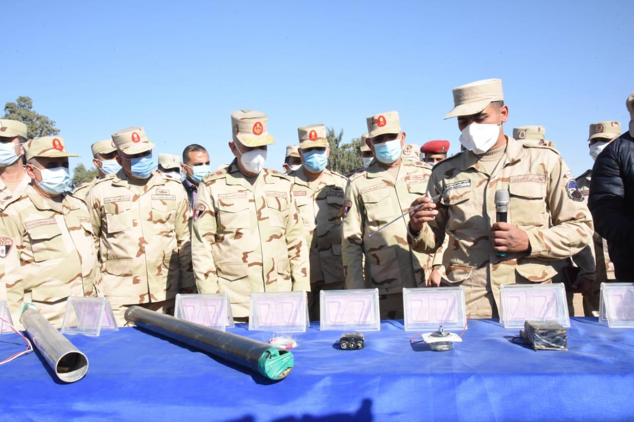 رئيس الأركان يتفقد معسكر إعداد وتأهيل مقاتلي شمال سيناء بالجيش الثاني