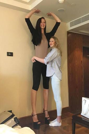 صاحبة أطول ساقين في العالم