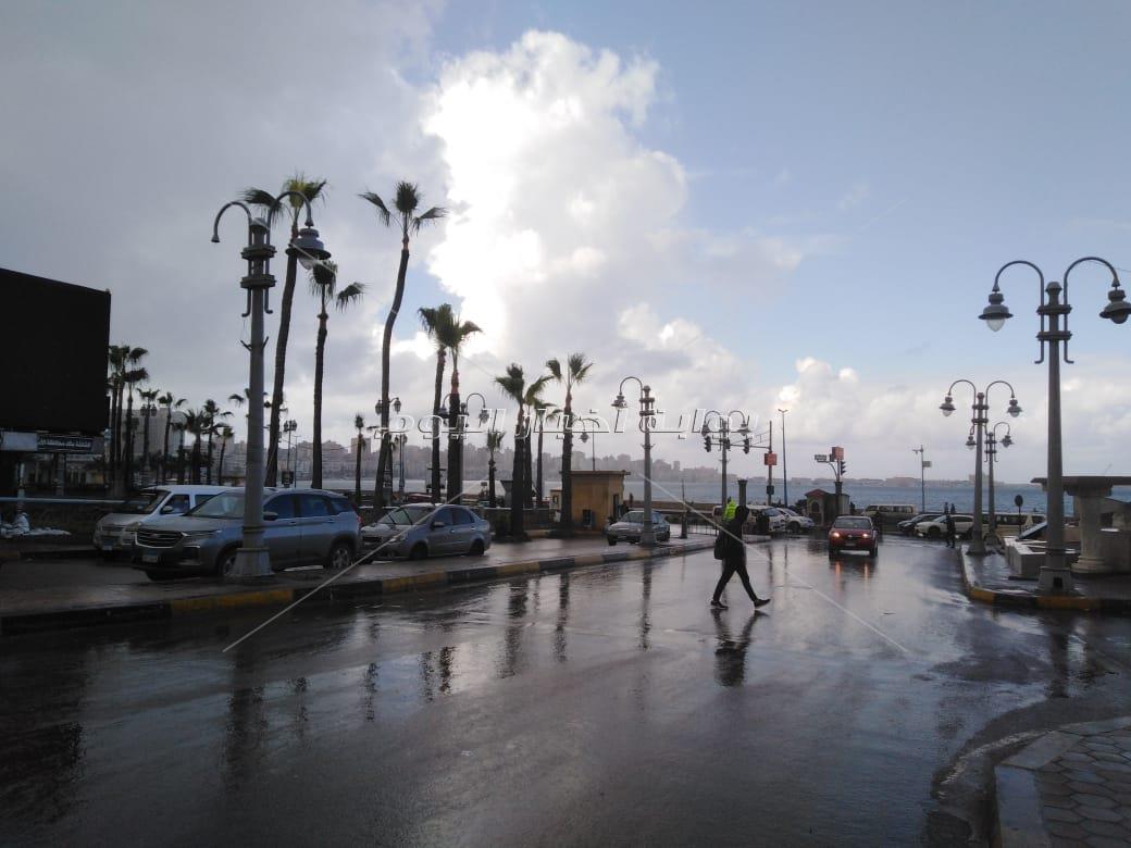 أمطار نوة الفيضة الكبرى تربك شوارع الإسكندرية وتستمر 6 أيام 