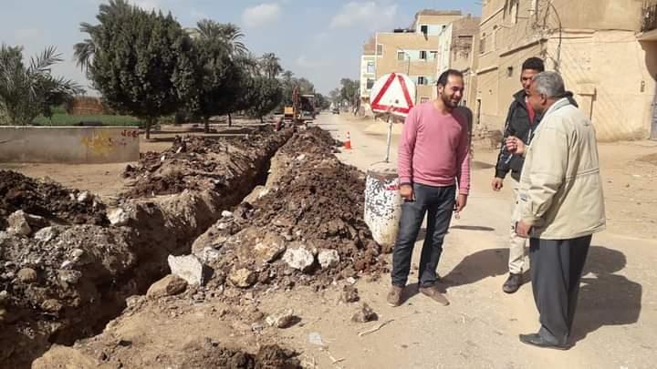 انارة الطرق  الفرعية  وتوصيل الغاز لقري غرب طهطا  بسوهاج