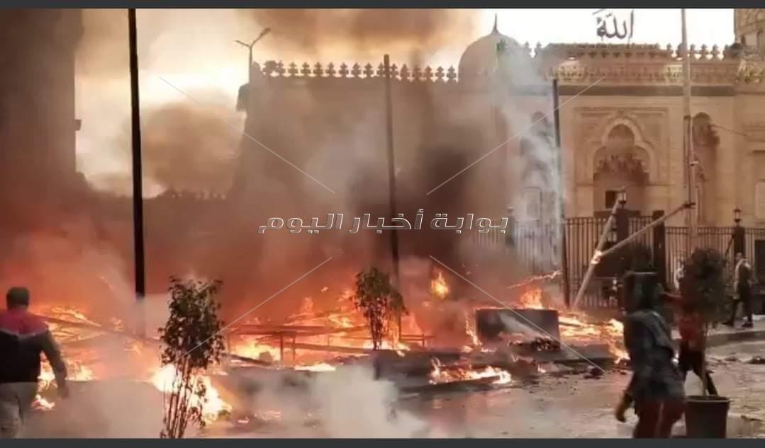 المشاهد الأولى من السيطرة على حريق بجوار مسجد السيدة زينب