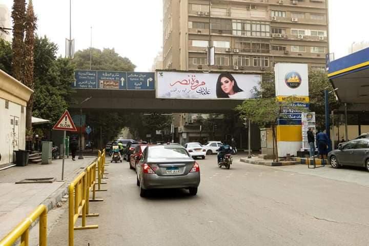 مروة نصر تبدأ حملتها الدعائية لـ«علامات» بشوارع القاهرة