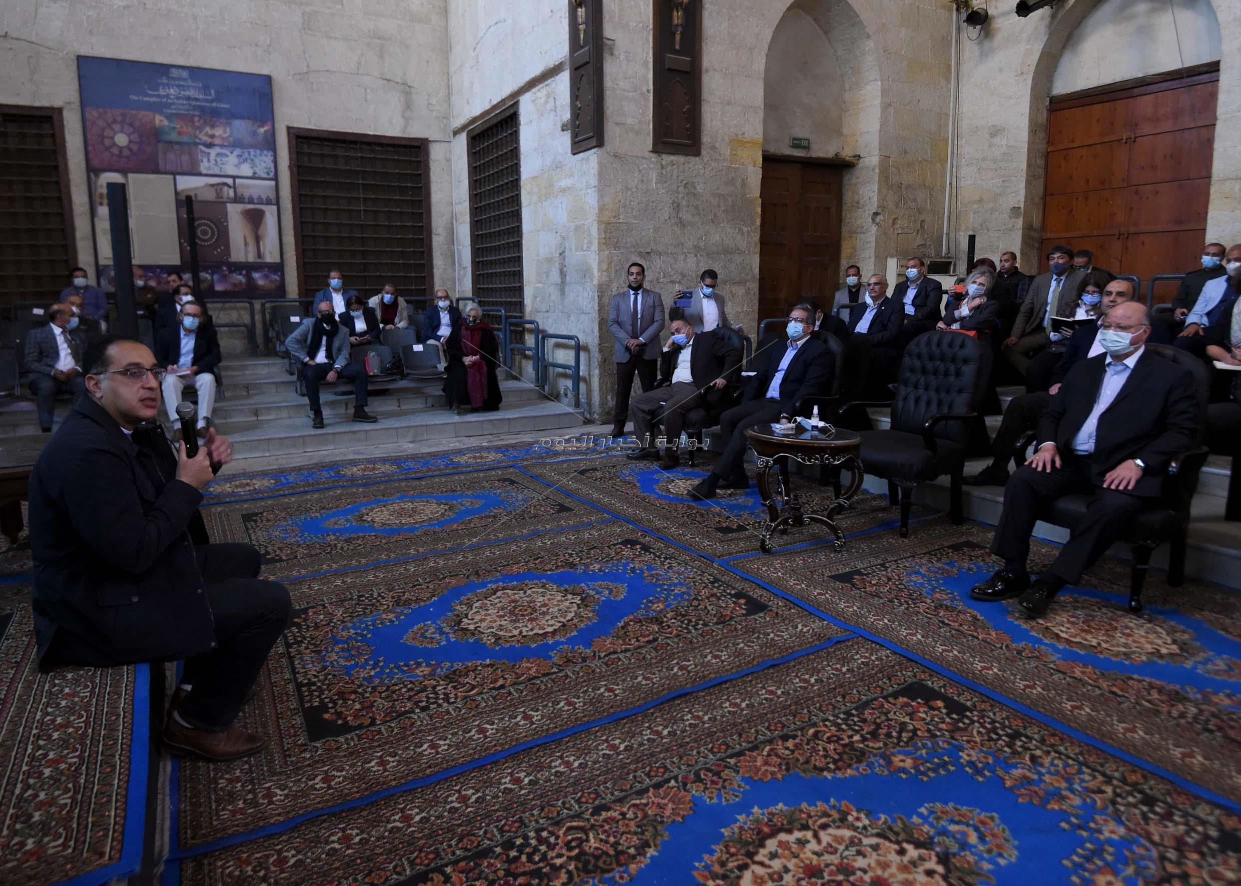 رئيس الوزراء يبعث برسائل أمل لأهالي سكان القاهرة التاريخية