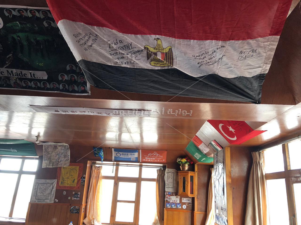  أصغر مصرية وعربية تتسلَّق أعلى قمة فى العالم لرفع علم مصر
