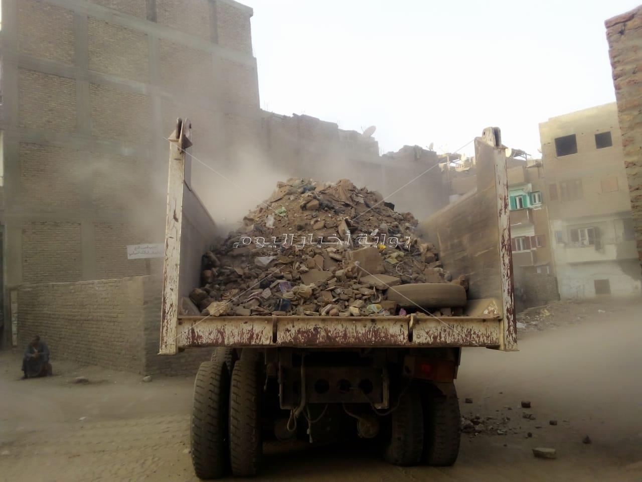 حملات نظافة ووقف أعمال بناء مخالف بشارع أحمد النجم بشوارع حي شرق مدينة الأقصر 