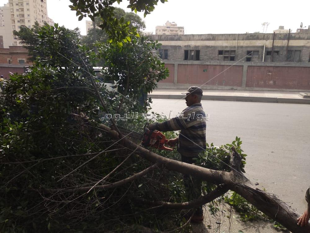 سقوط سقف وشرفة عقار شرق الإسكندرية بسبب الرياح