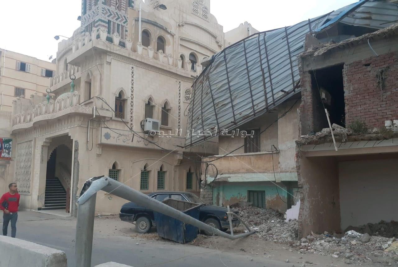 سقوط سقف وشرفة عقار شرق الإسكندرية بسبب الرياح