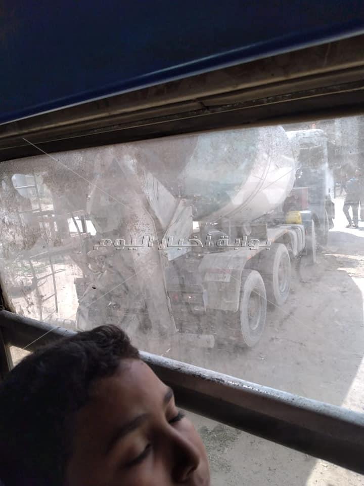  اصطدام قطار مطروح بسيارة نقل "خرسانة" في الإسكندرية