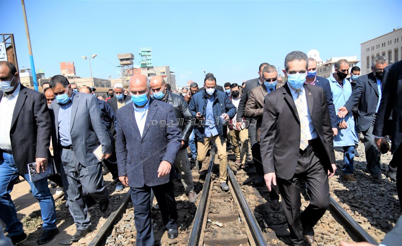 وزير النقل ومحافظ الغربية في زيارة تفقدية لمحطة قطارات طنطا 