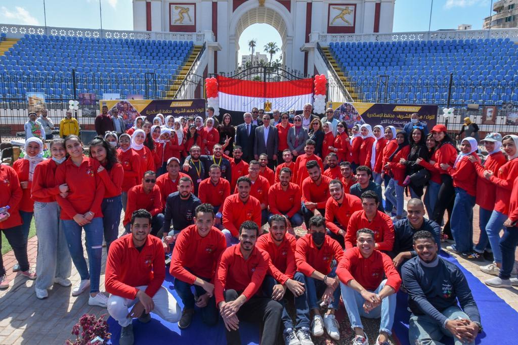 محافظ الإسكندرية يكرم 250 طفلا يتيما في مبادرة " إسكندرية بيتك"  