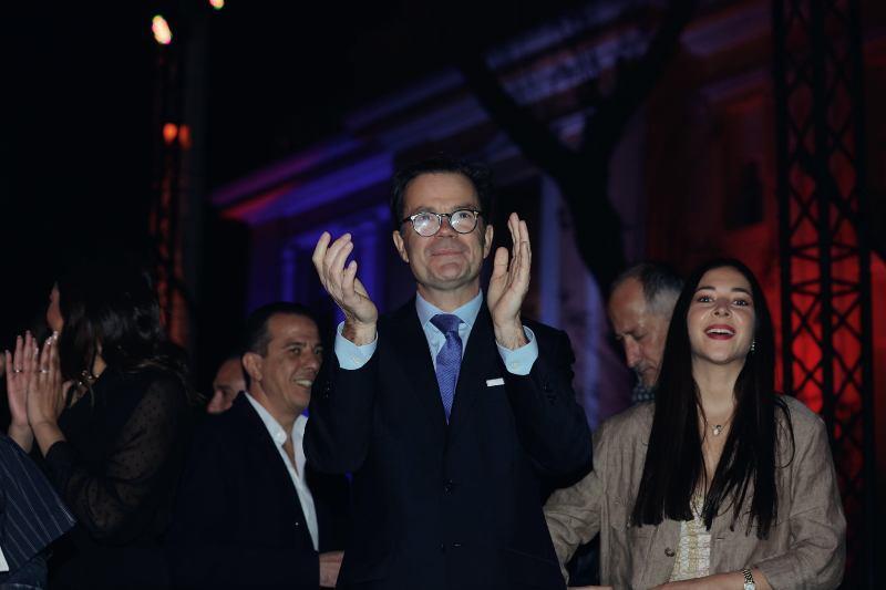 الهضبة يتألق في حفل السفارة الفرنسية بالقاهرة بحضور يسرا