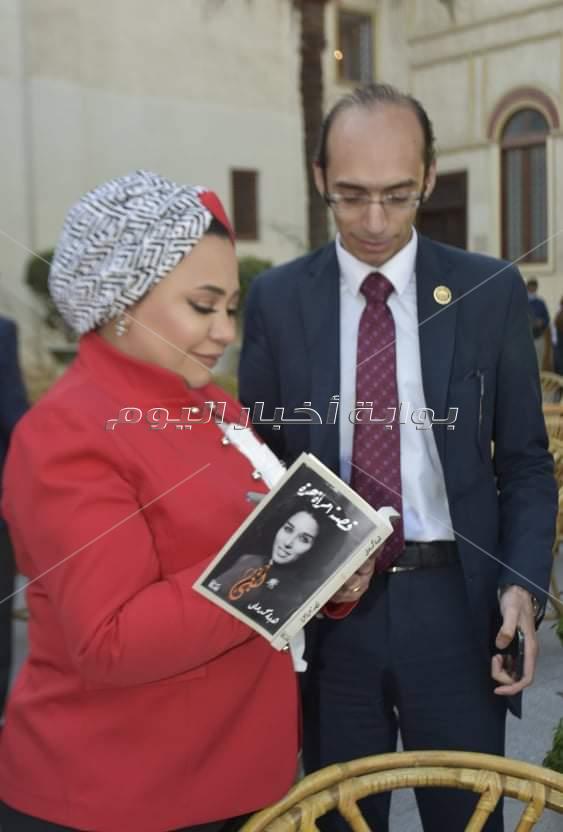 حفل توقيع كتاب لبنى عبد العزيز
