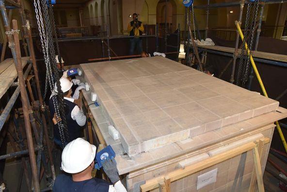  ‏المتحف المصري الكبير يستقبل المقصورة الثالثة من ‏مقاصير الملك الذهبي توت عنخ آمون