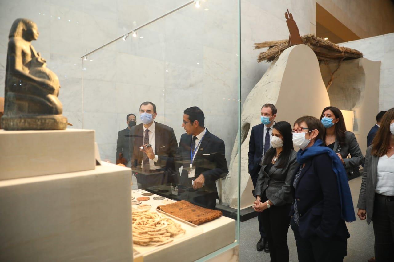   المشاط تصطحب رئيسة البنك الأوروبي في زيارة للمتحف القومي الحضارة 