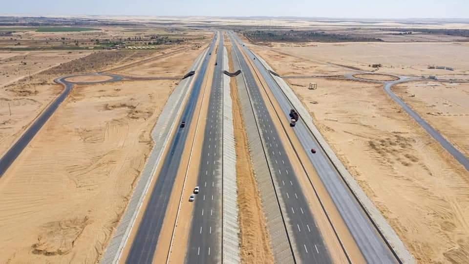 "6 حارات".. 10 صور ترصد المرحلة الأولى من طريق الصعيد الصحراوي الغربي 