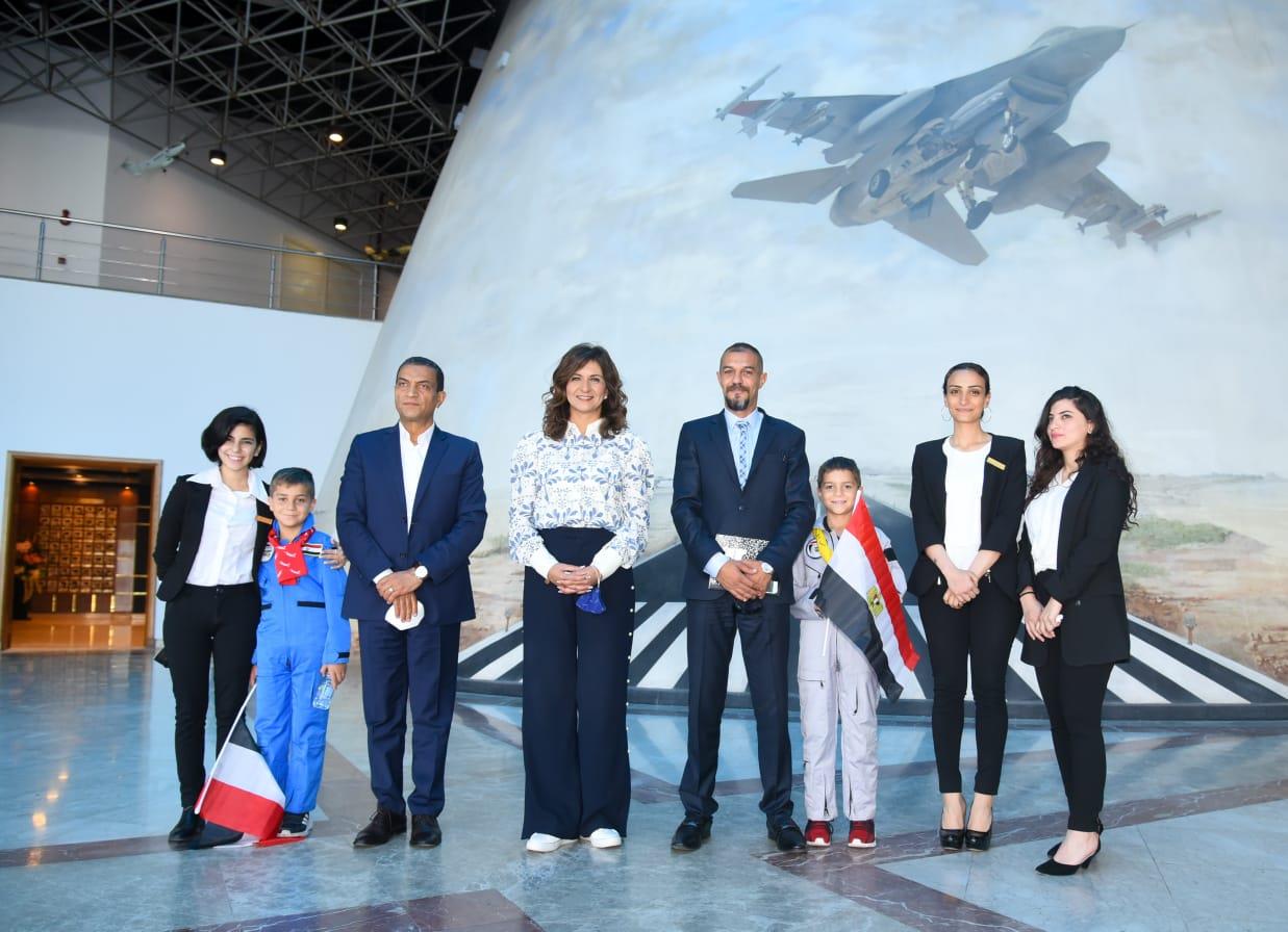 وزيرة الهجرة والمصري الذي انقذ أمريكا من سفاح في زيارة لمتحف القوي 