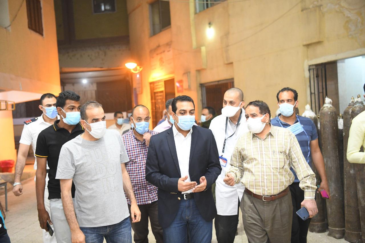 نائب محافظ قنا يؤكد على توافر الأكسجين والأدوية بمستشفى حميات نجع حمادي
