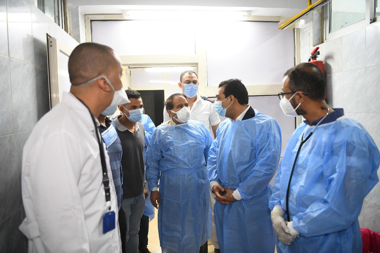 نائب محافظ قنا يؤكد على توافر الأكسجين والأدوية بمستشفى حميات نجع حمادي