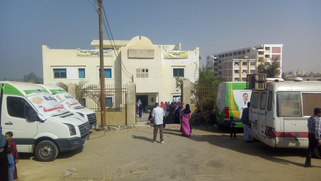 فحص 1010 مواطنا في قافلة طبية في بني سويف