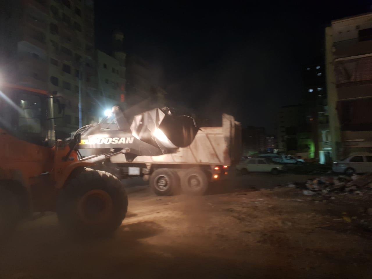 رفع مخلفات شارع السادات في الطالبية بالجيزة| صور
