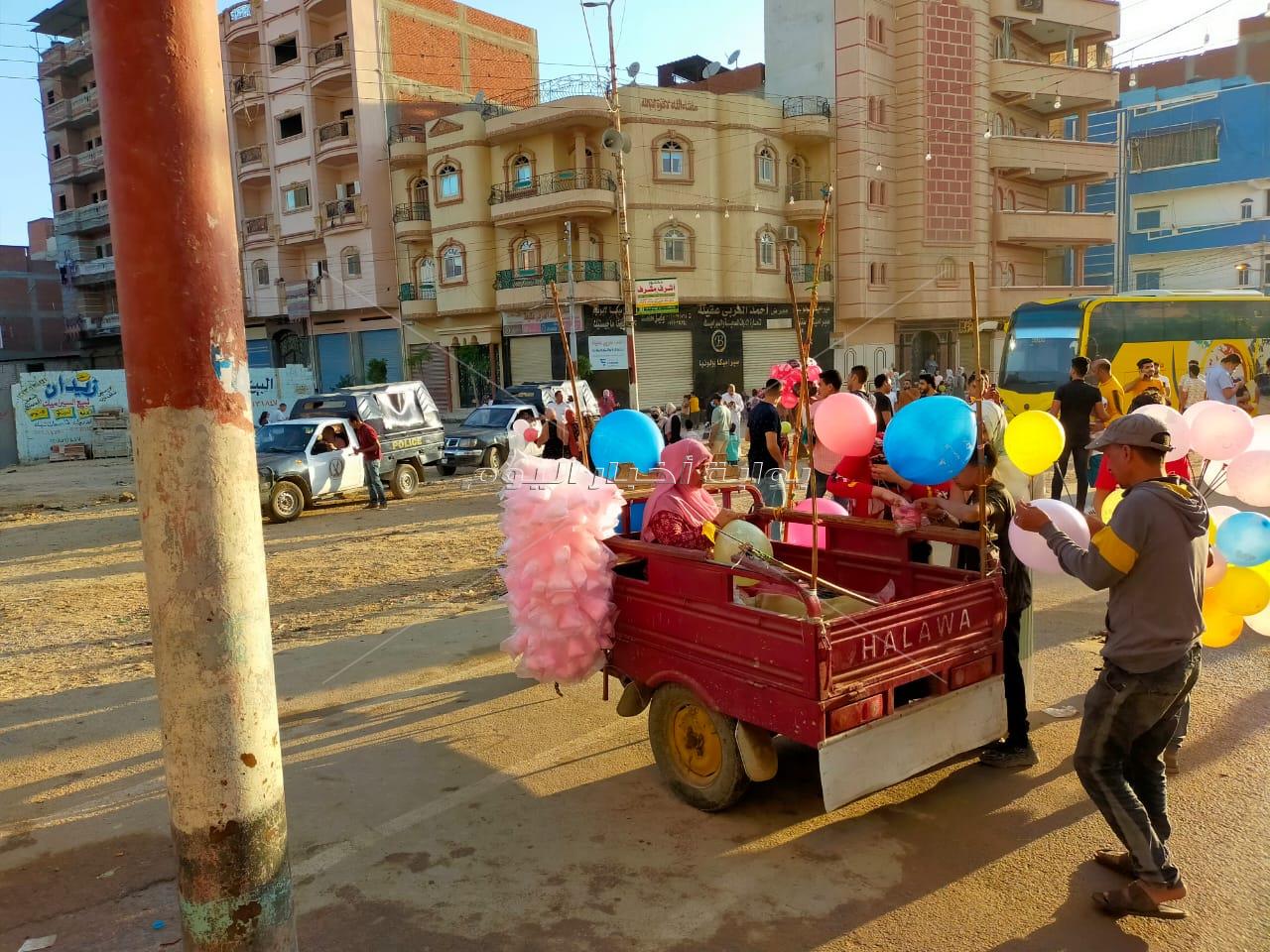 بالصور : إقبال كبير للمواطنين على شراء لعب الأطفال بكفر الدوار