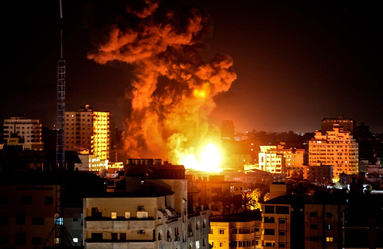 قصف غزة بأكثر من 100 غارة في اليوم الثامن للمواجهات