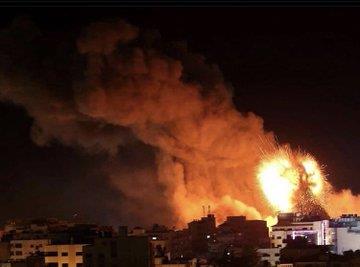 قصف غزة بأكثر من 100 غارة في اليوم الثامن للمواجهات