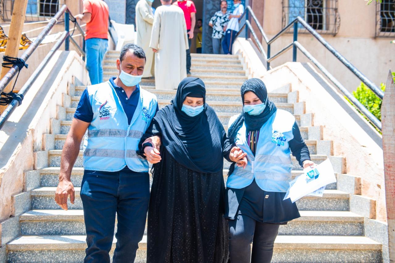 صندوق تحيا مصر ينظم قوافل المبادرة الرئاسية نور حياة في 7 محافظات 