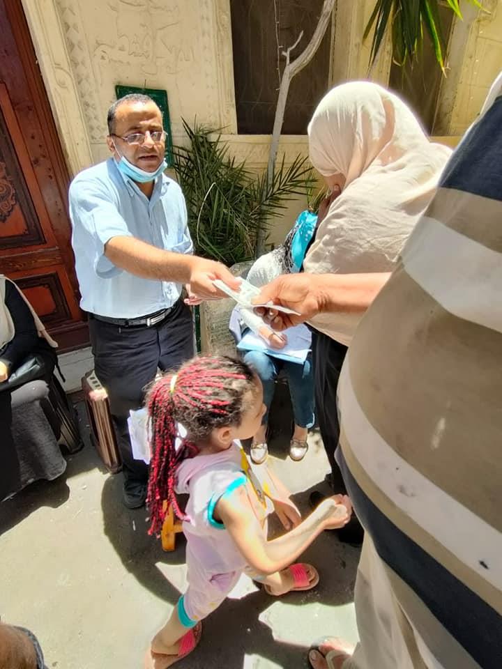 مساعدات عاجلة لـ 15 أسرة بعد إخلاء 5 عقارات بسبب هبوط أرضي بالإسكندرية 