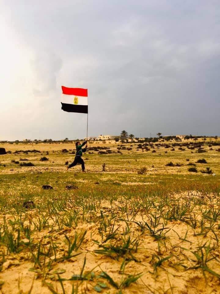 علم مصر يرفرف في قرية الظهير  بشمال سيناء