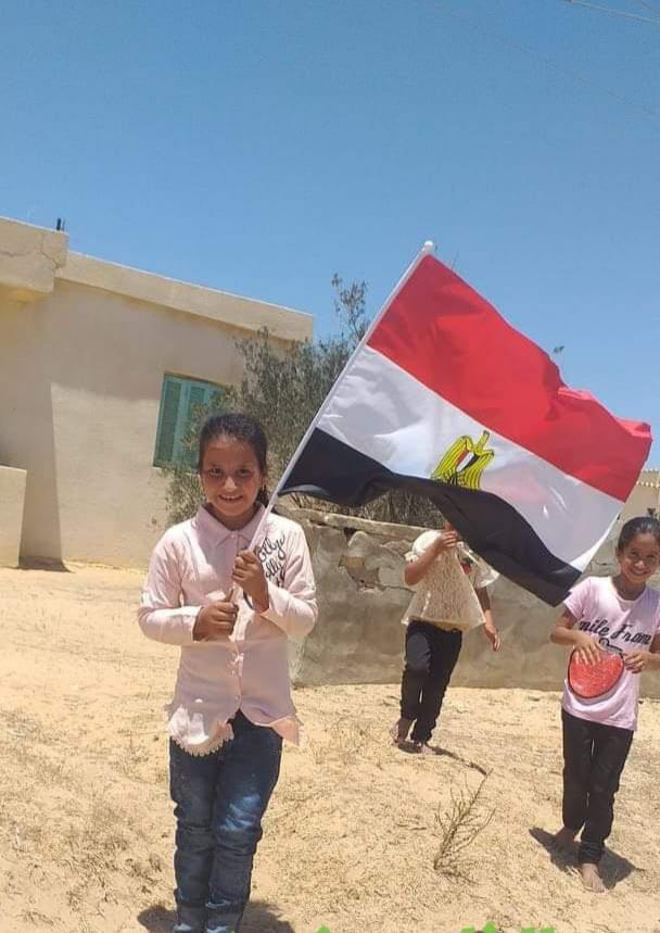 علم مصر يرفرف في قرية الظهير  بشمال سيناء