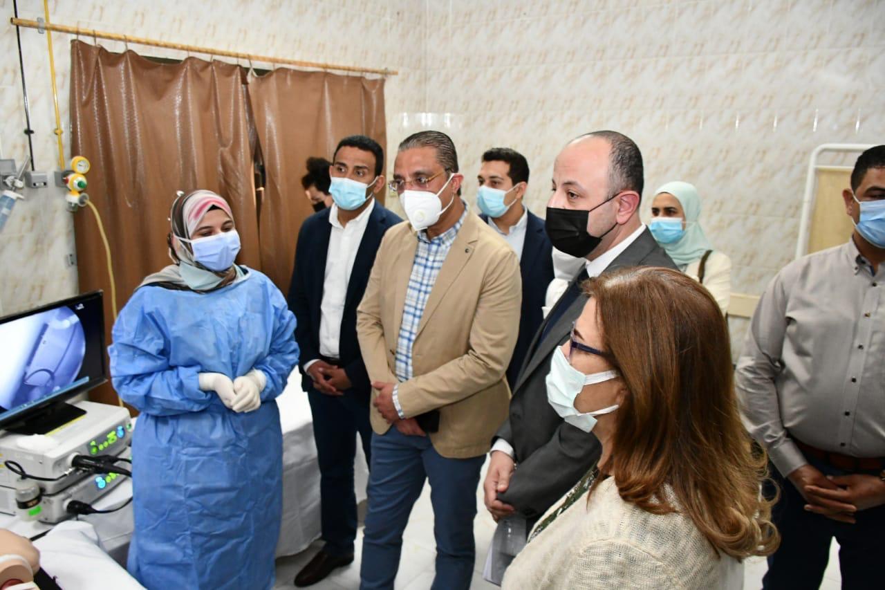  محافظ الفيوم يشهد ورشة عمل "مناظير الجهاز الهضمي والكبد" بالمستشفى العام