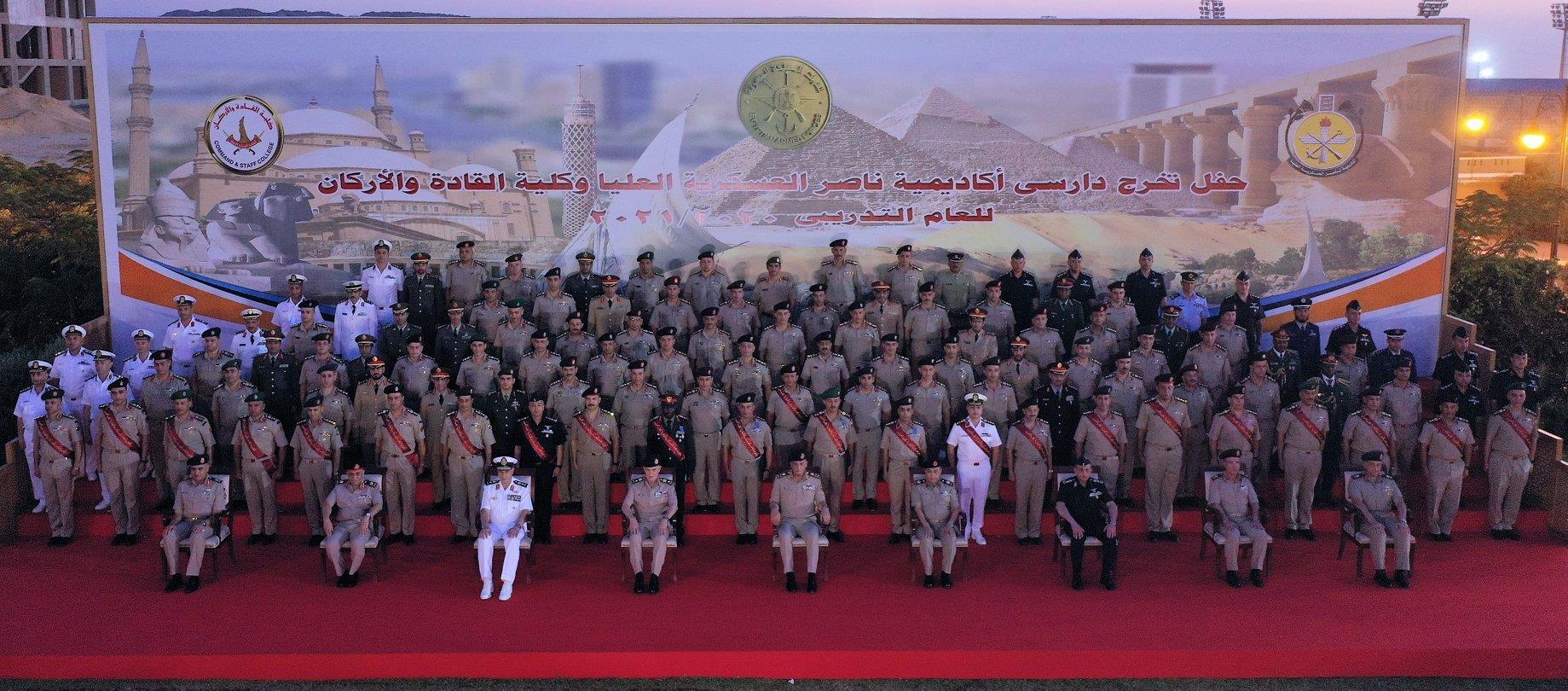 وزير الدفاع يشهد تخريج دورات جديدة من دارسى أكاديمية ناصر العسكرية وكلية القادة والأركان