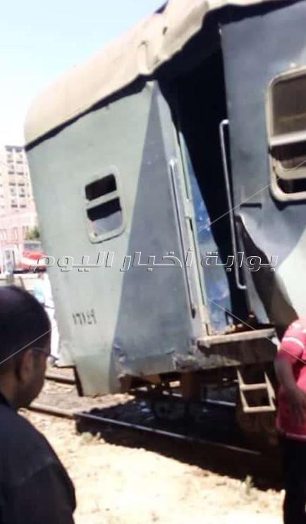 الصور الأولى لحادث اصطدام جرار بقطار الإسكندرية