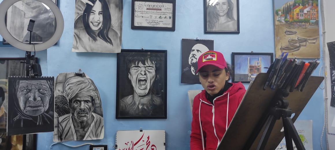 محمد فنان يحول معاناته الى لوحات رائعة بعد خروجه من دار الايتام | فيديو وصور‎‎