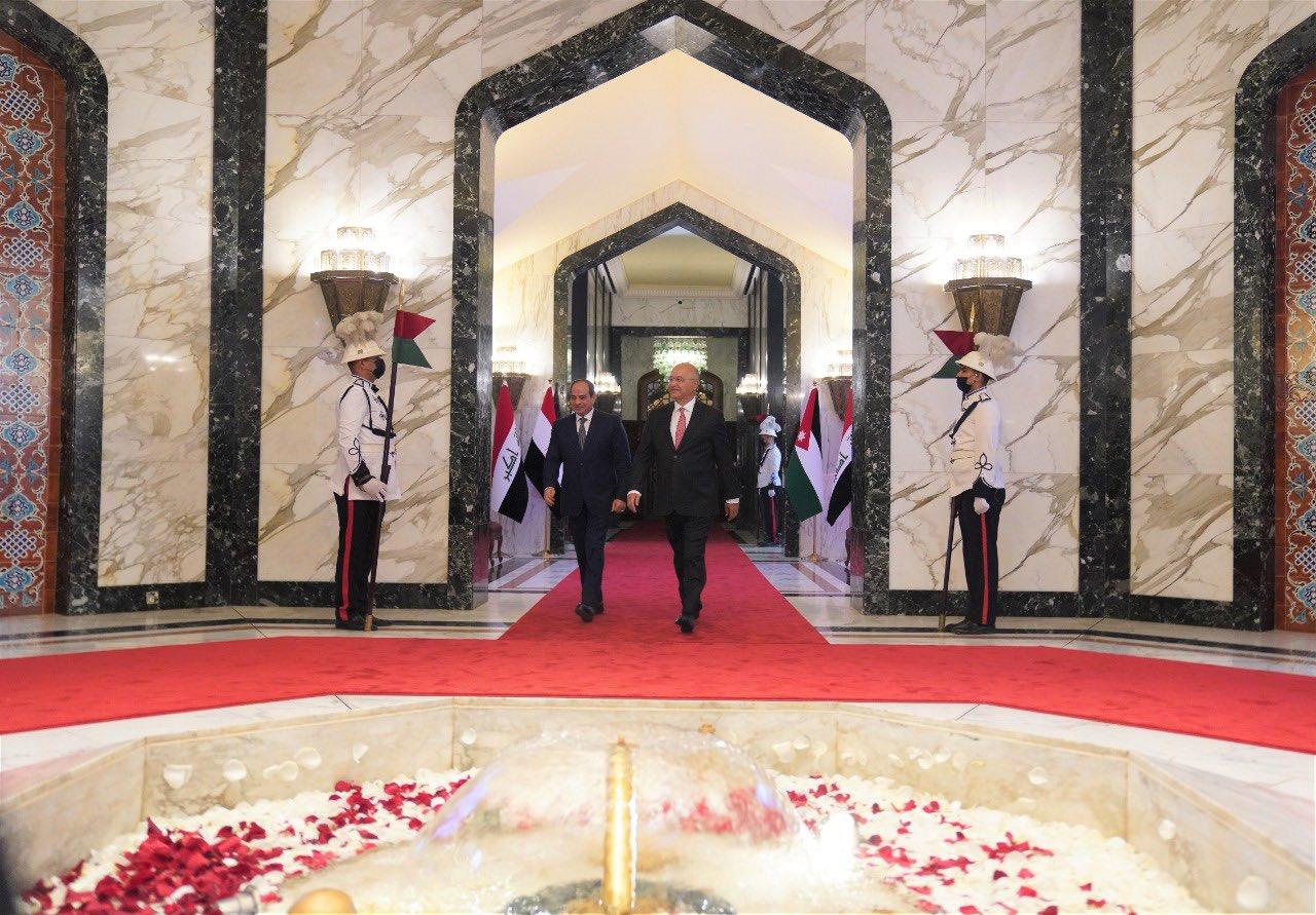 السيسي يلتقي نظيره العراقي في مستهل زيارته لبغداد