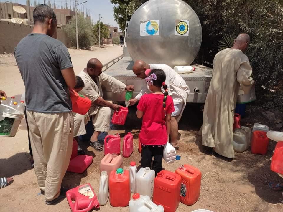 صور| أهالي قرية " بركة " بنجع حمادى يشكون من الانقطاع المستمر للمياه