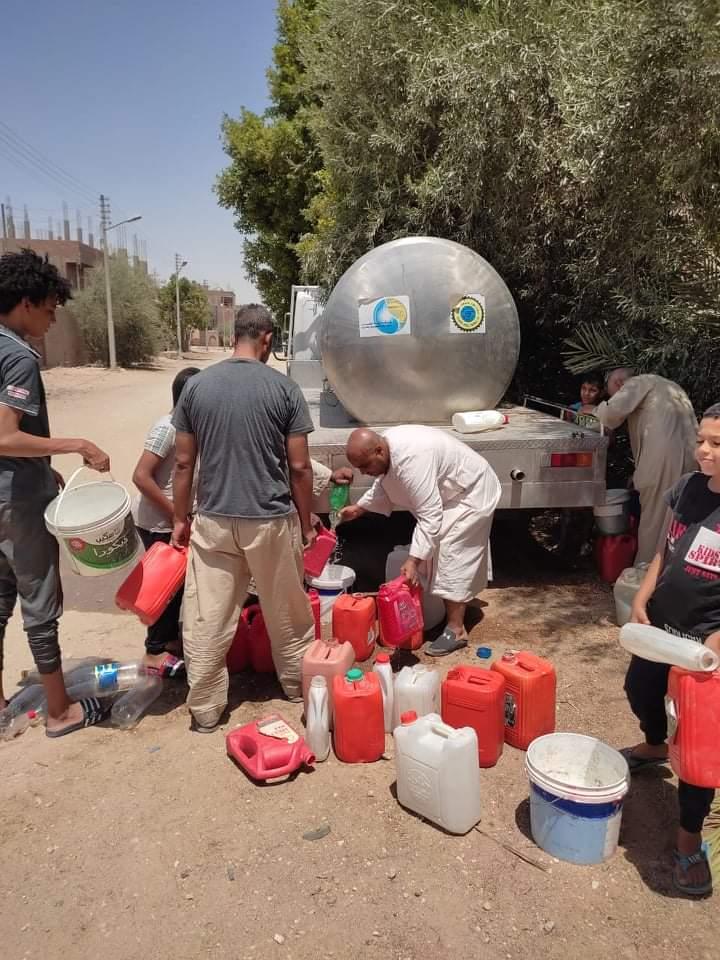 صور| أهالي قرية " بركة " بنجع حمادى يشكون من الانقطاع المستمر للمياه