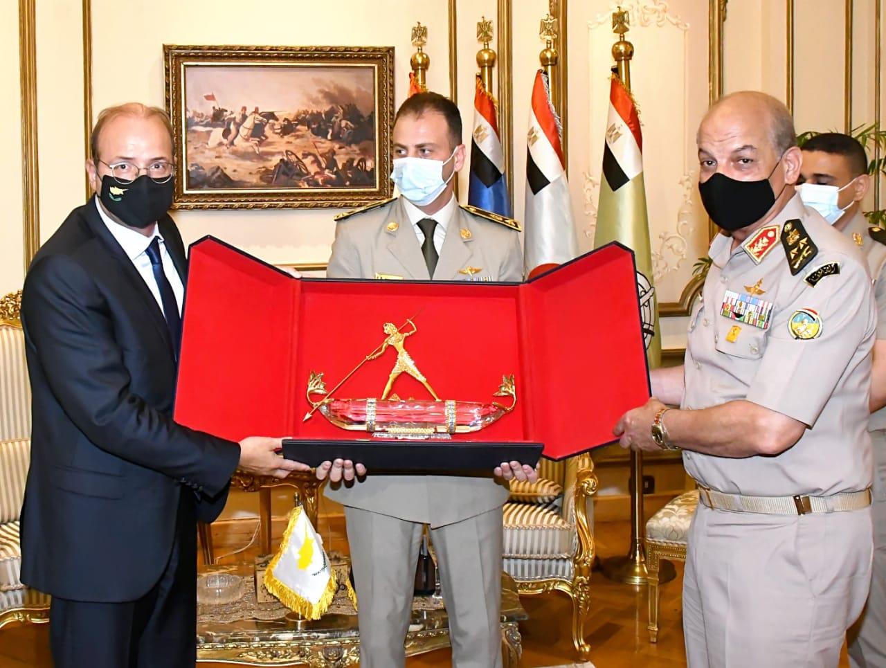 وزير الدفاع يلتقى نظيره القبرصي خلال زيارته الرسمية لمصر