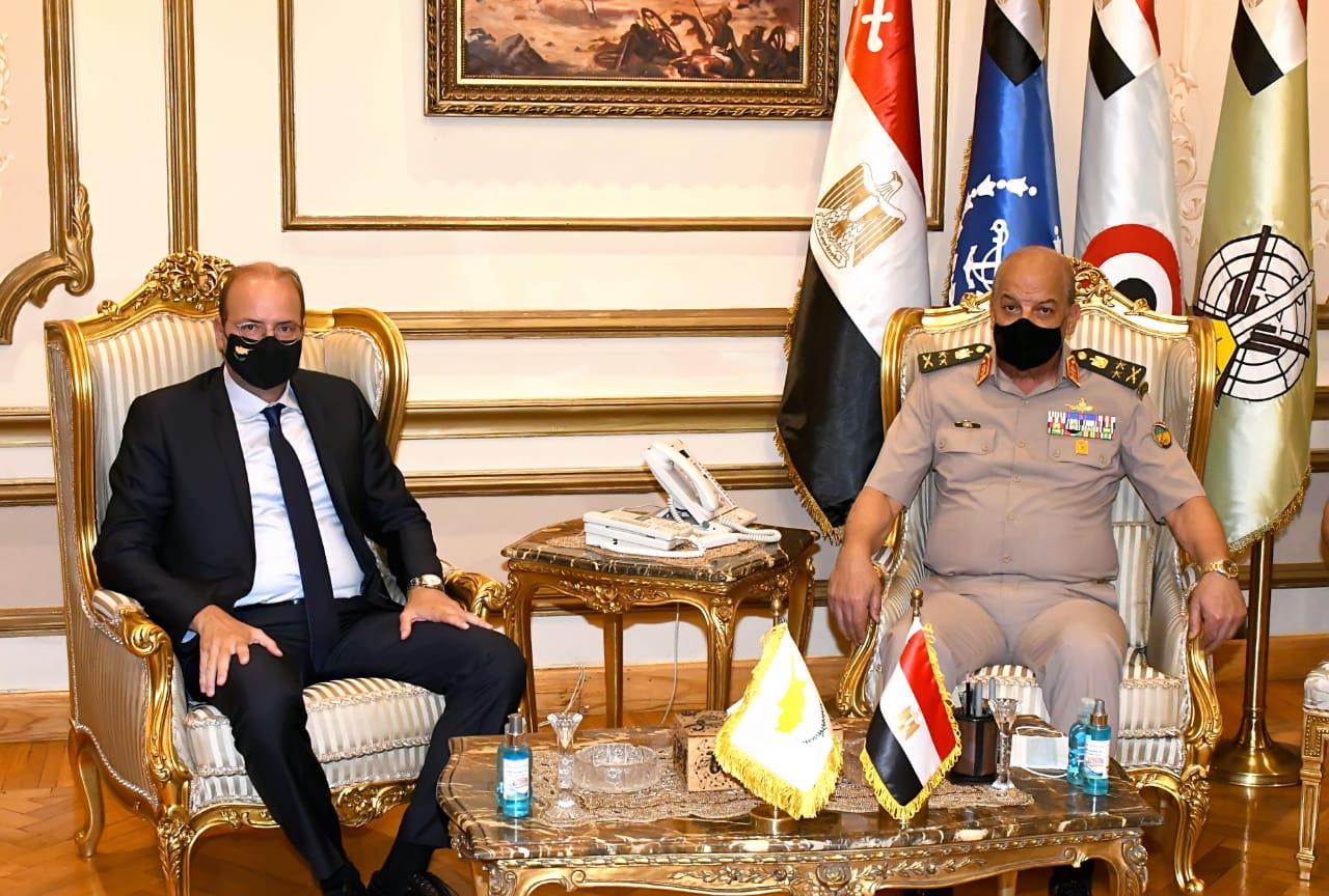 وزير الدفاع يلتقى نظيره القبرصي خلال زيارته الرسمية لمصر