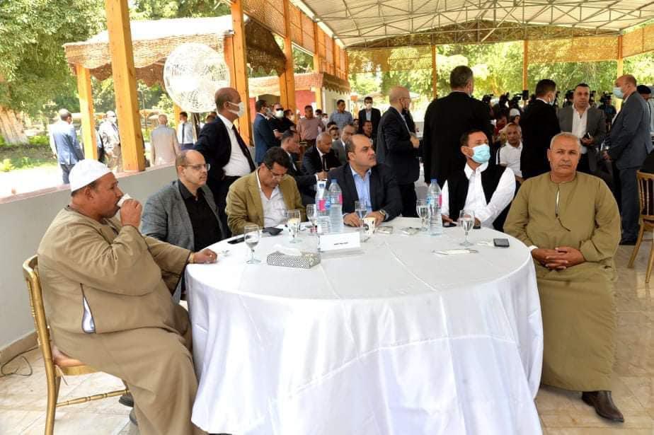 جلسة مفتوحة بين رئيس الأعلى للإعلام ووزير الري بالقناطر الخيرية