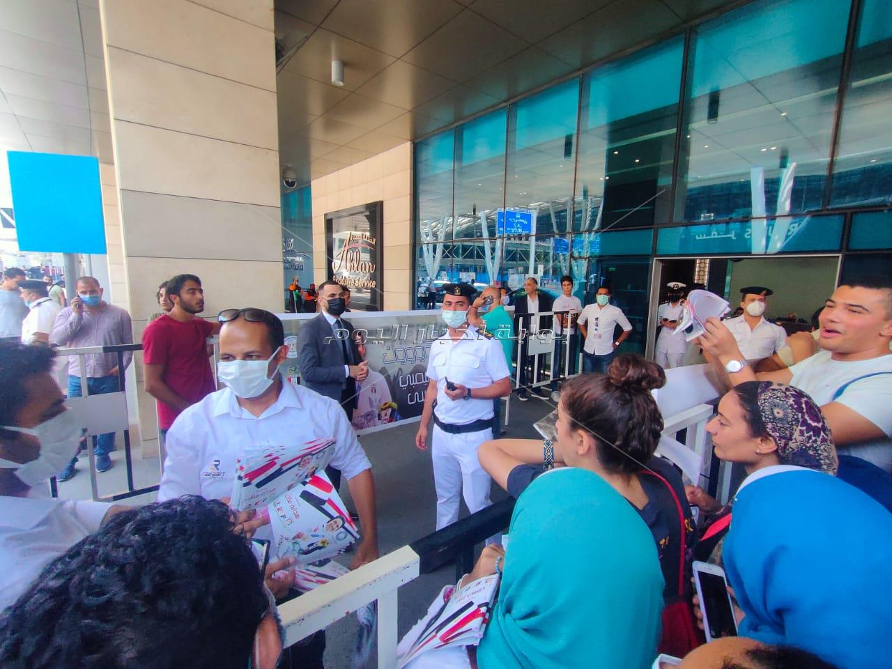 وصل منذ دقائق أبطال التايكوندو المصري هداية ملاك وسيف عيسي إلى مطار القاهرة 