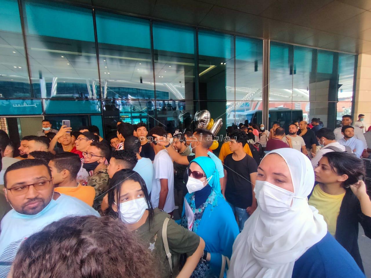 وصل منذ دقائق أبطال التايكوندو المصري هداية ملاك وسيف عيسي إلى مطار القاهرة 